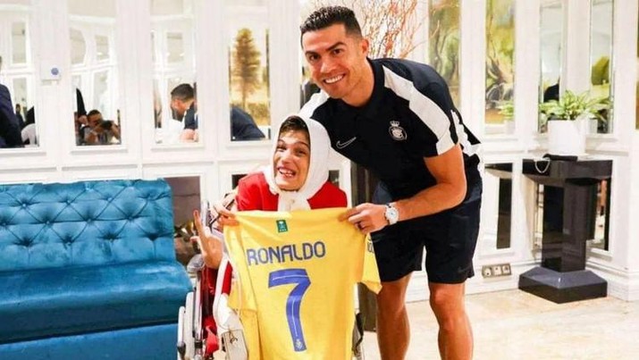 Peluk Artis Iran, Ronaldo Terancam Hukum Cambuk