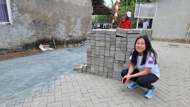 Siswi JIS Buat Batu Bata Ramah Lingkungan, Kurangi Emisi Karbon